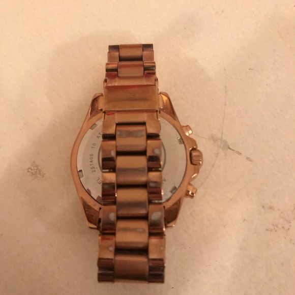 Michael Kors Rose Gold Watch - Picture 2 of 2